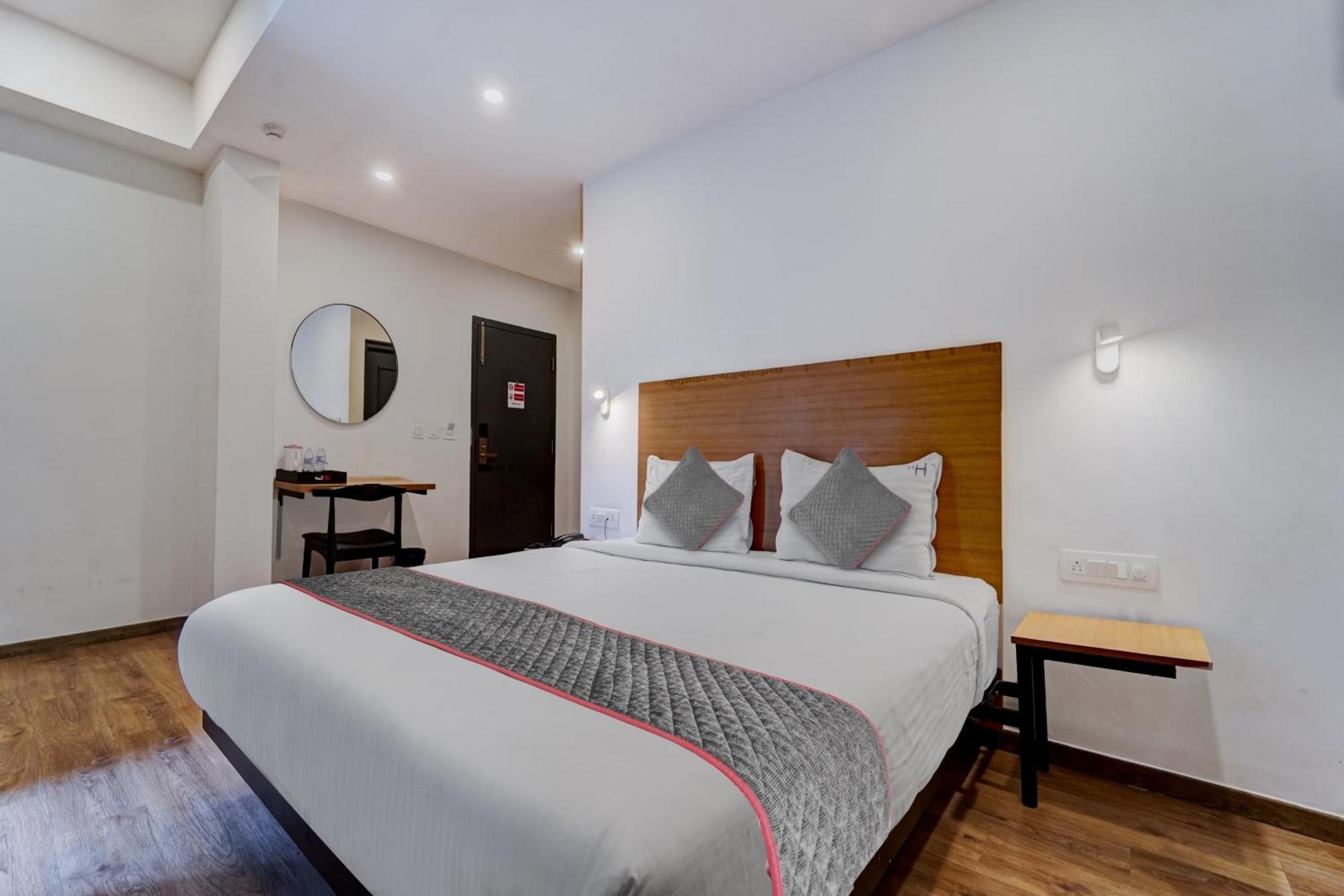 Super Townhouse Four Season Hotel โคอิมบาทอร์ ภายนอก รูปภาพ