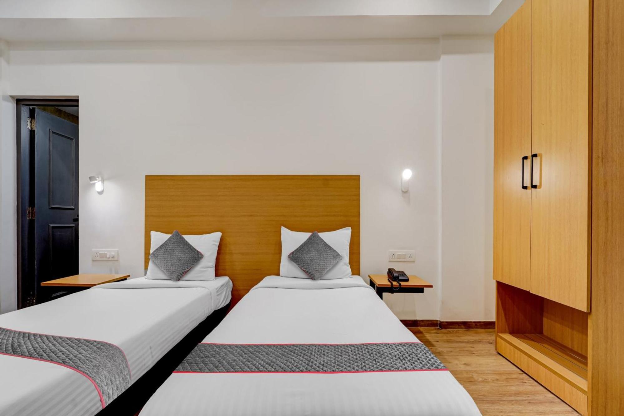 Super Townhouse Four Season Hotel โคอิมบาทอร์ ภายนอก รูปภาพ