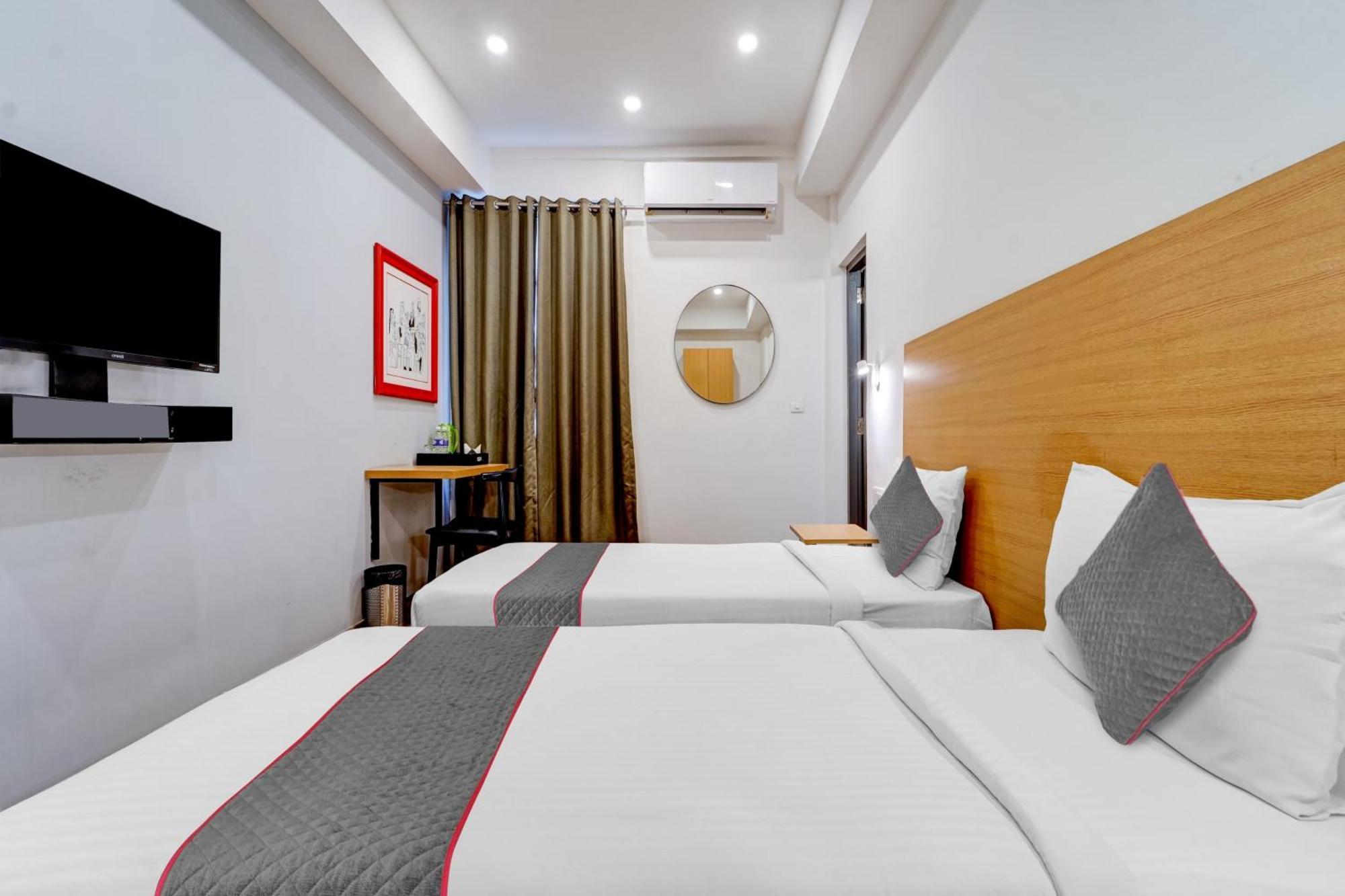 Super Townhouse Four Season Hotel โคอิมบาทอร์ ภายนอก รูปภาพ
